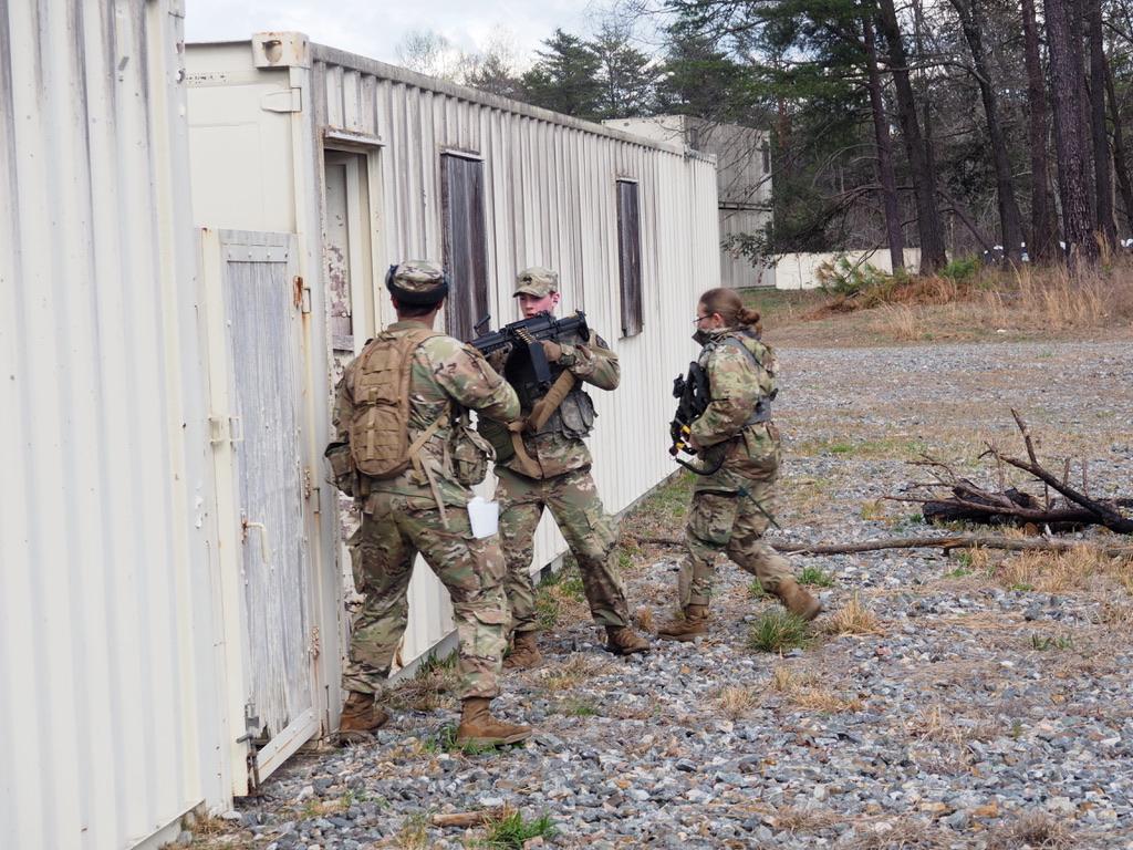 CDTs raiding a connex building